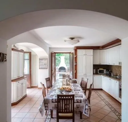 Charming House Lisa, View Como