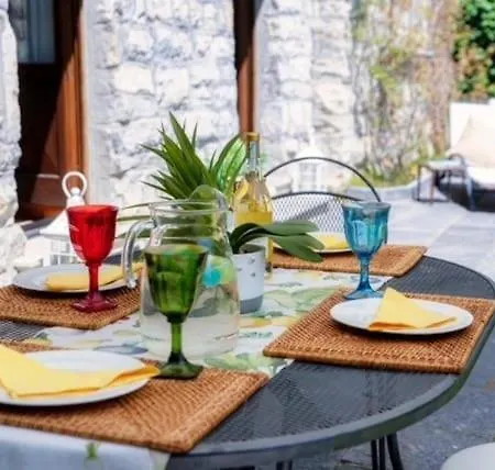 Charming House Lisa, View Como