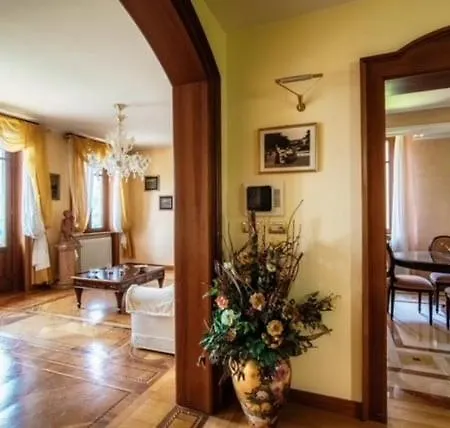 Charming House Lisa, View Villa Como
